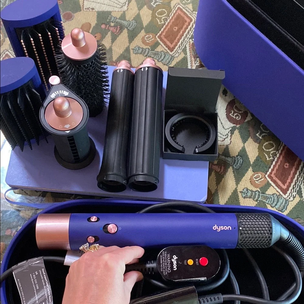 NWOT Dyson Airwrap Multi-Styler Complete Long Set in Vinca/Rose Gold - Picture 2 of 9